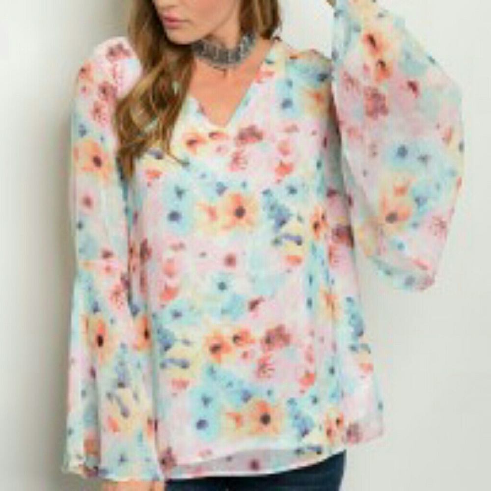 🎆Arrived!!  Stunning floral blouse